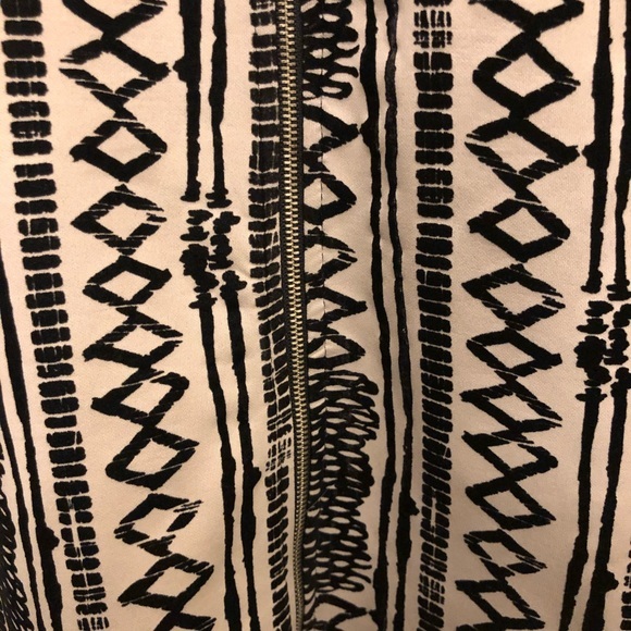 B. Jewel Short skirt Medium - Picture 5 of 6